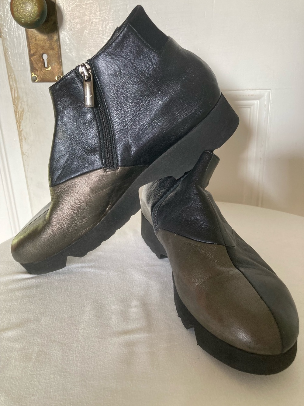 Thierry Rabotin awesome ankle boots comfortable soft leather 39 vguc